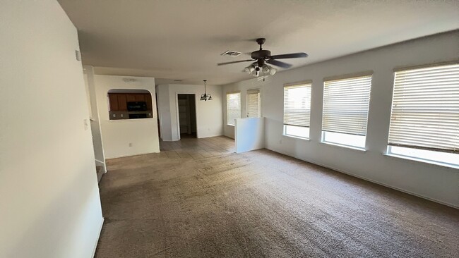 Building Photo - 3-bedroom, 1 1/2 bathroom house! HOUSING A...