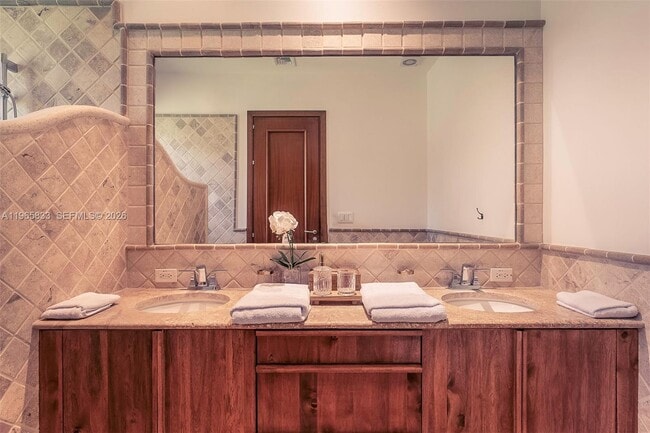 Building Photo - 90 Reserva De Golf