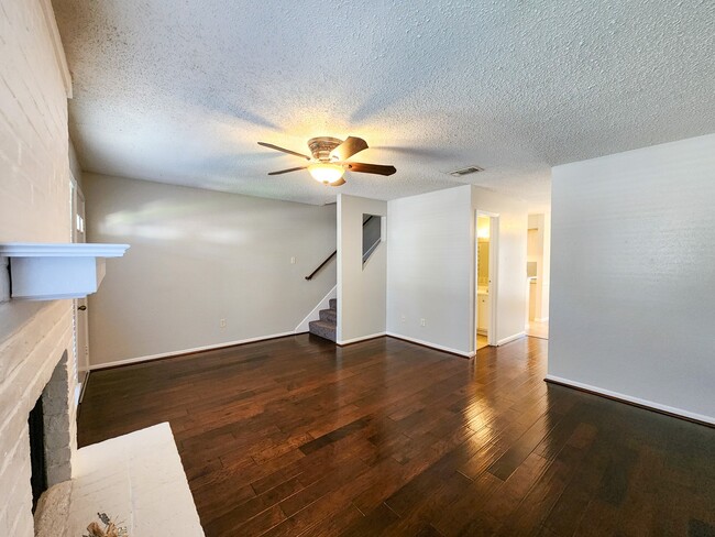 Building Photo - 17742 Kings Park Ln