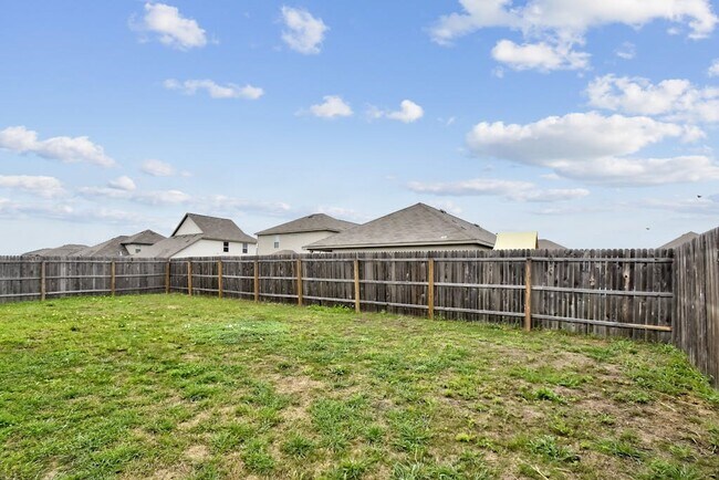 Building Photo - 708 Red Barn Bnd