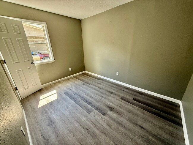 Building Photo - 3831 Morningview Dr