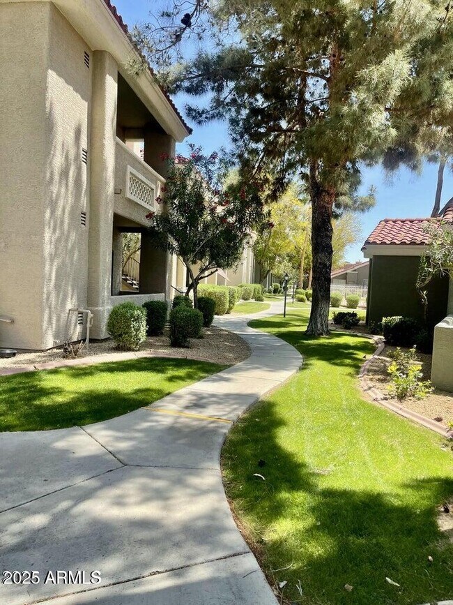 Building Photo - 2929 W Yorkshire Dr