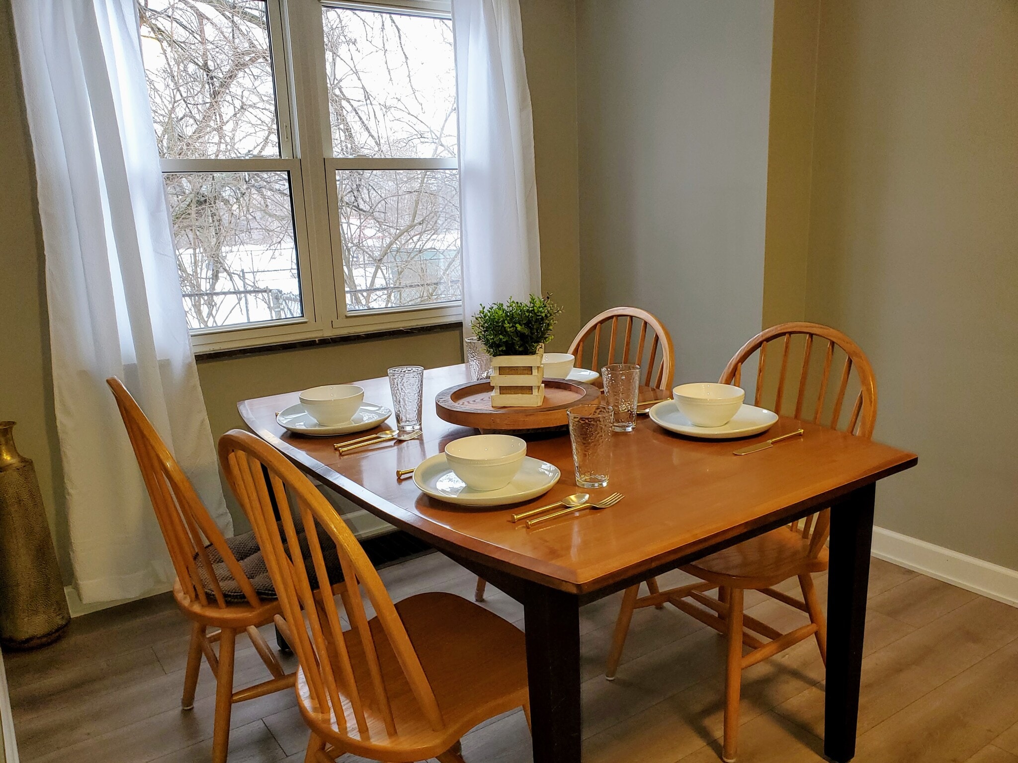 Building Photo - 273 W Lakeview Ave