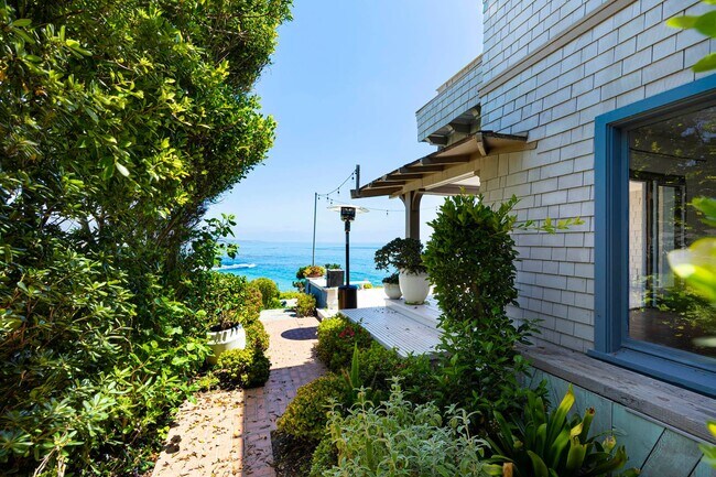 Building Photo - Incredible ocean views and private steps t...