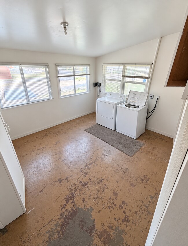 Building Photo - 1040 W 1100 N
