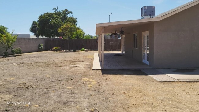 Building Photo - Immaculate 3 Bedroom 2 Bath House locate w...