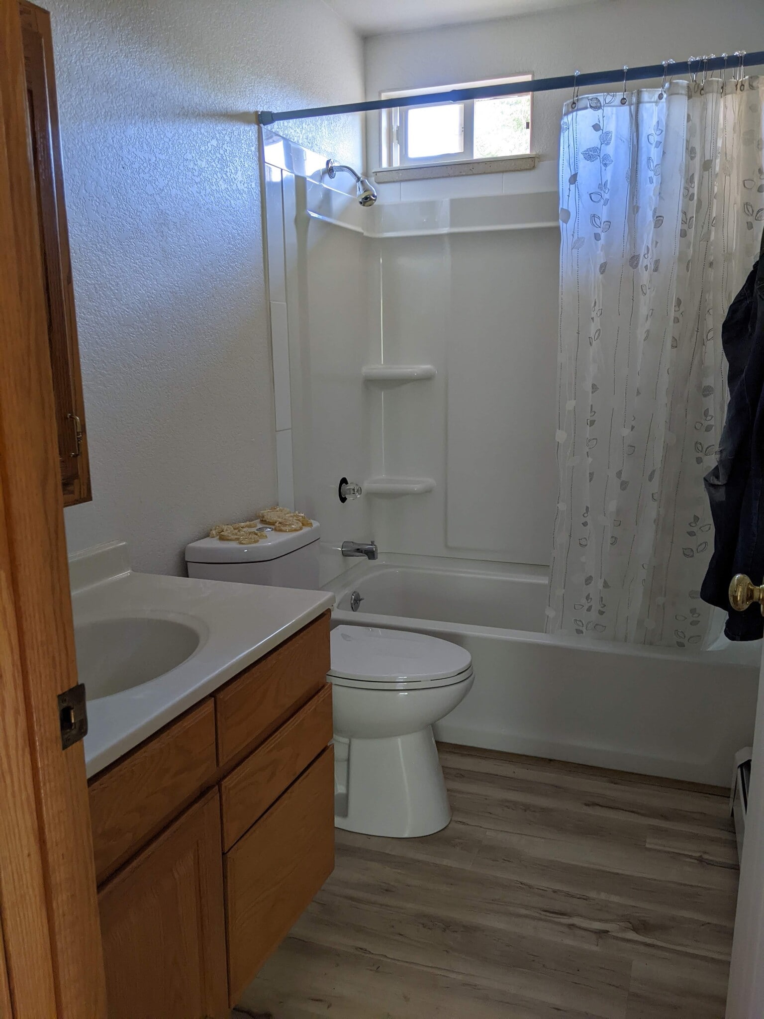 bath - 146 W 3rd St