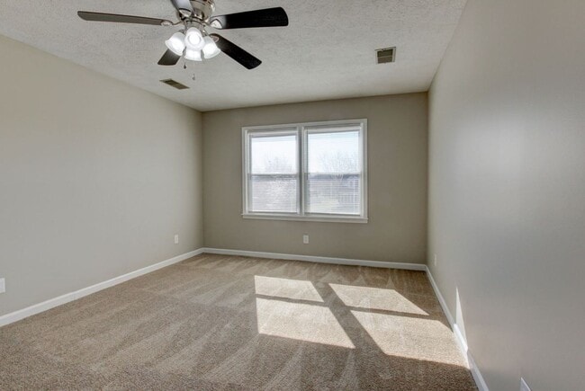 Building Photo - Three Bedroom in Hopkinsville, KY