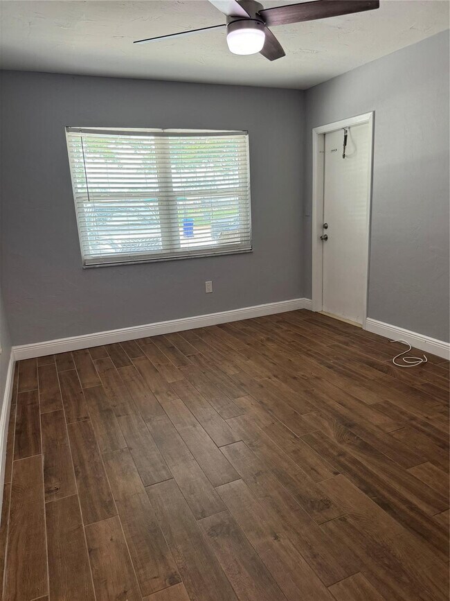 Building Photo - 315 SE 23rd Ave