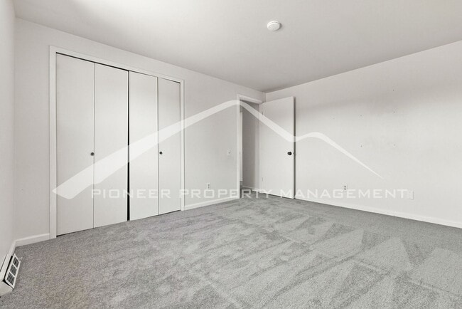 Building Photo - 2896 S Paris St