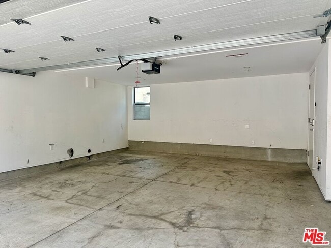 Building Photo - 5403 W Wilshire Vista Ln
