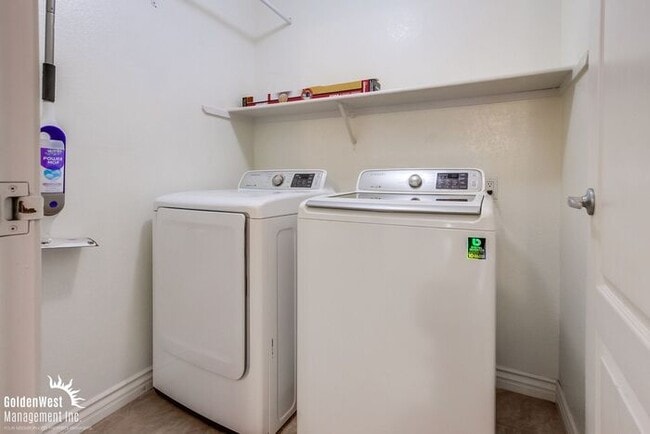 Building Photo - Renovated 2Bdm 2Ba Condo in Prime Carmel M...