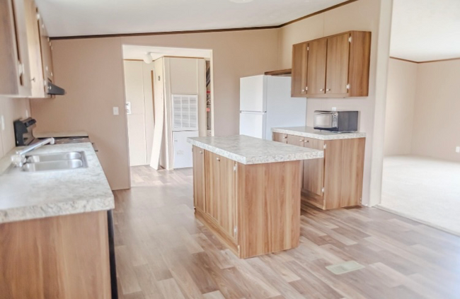 Building Photo - 565 Mustang Dr