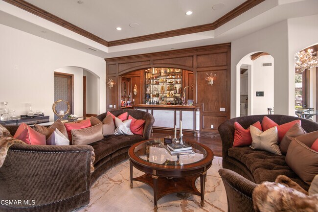 Building Photo - 4358 Cresthaven Dr