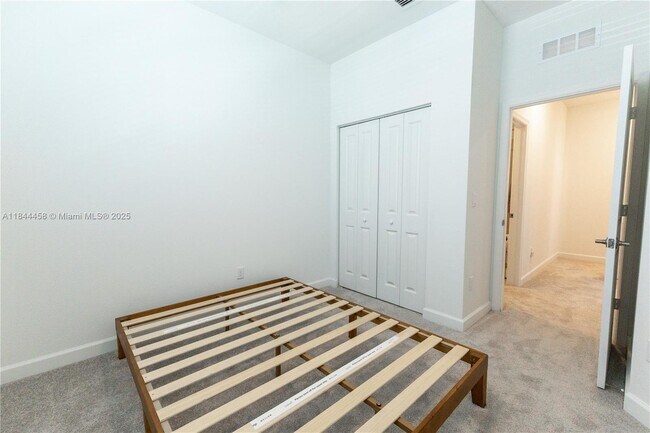 Building Photo - 846 SE grovebush Ln