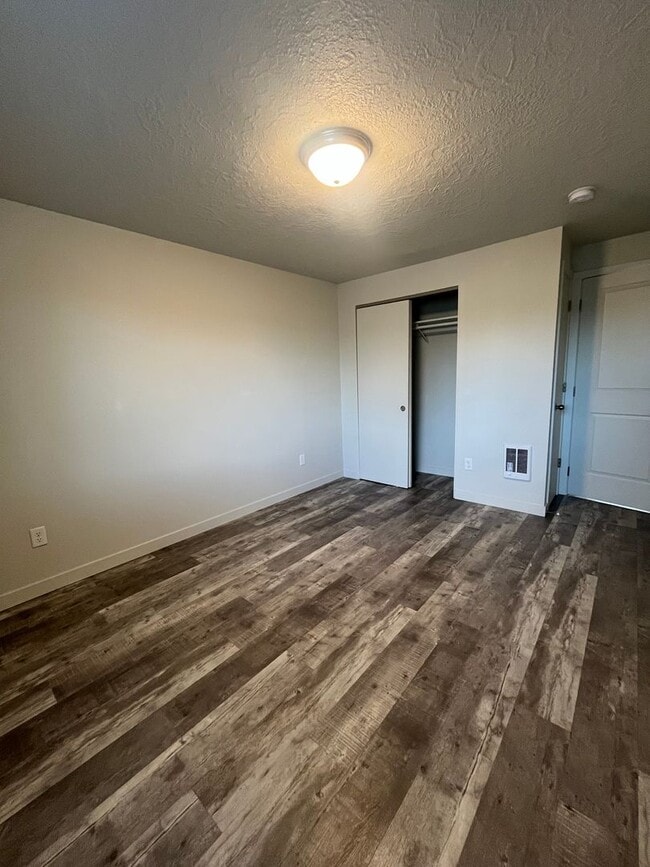 Building Photo - 1-Bedroom 1-Bathroom apartment in Cottage Grove