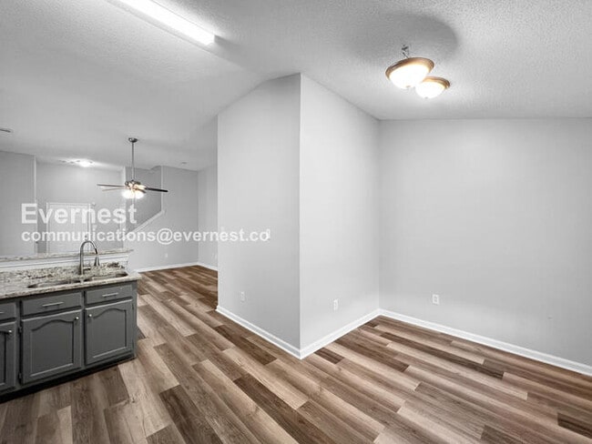 Building Photo - 5641 Kaitlyn Dr W