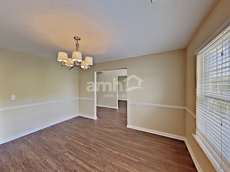 Building Photo - 682 Rock Hill Pky