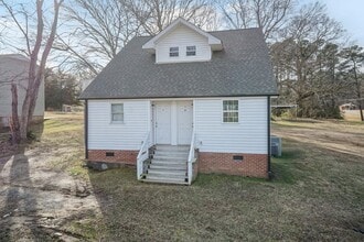 Building Photo - College Street