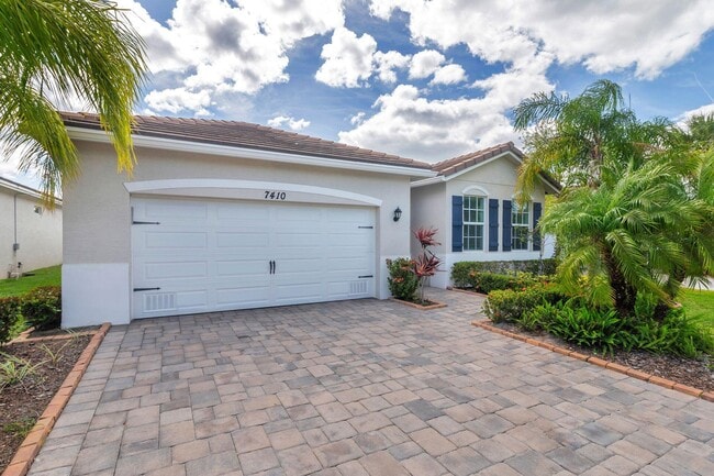 Building Photo - 7410 SW Harbor Cove Dr