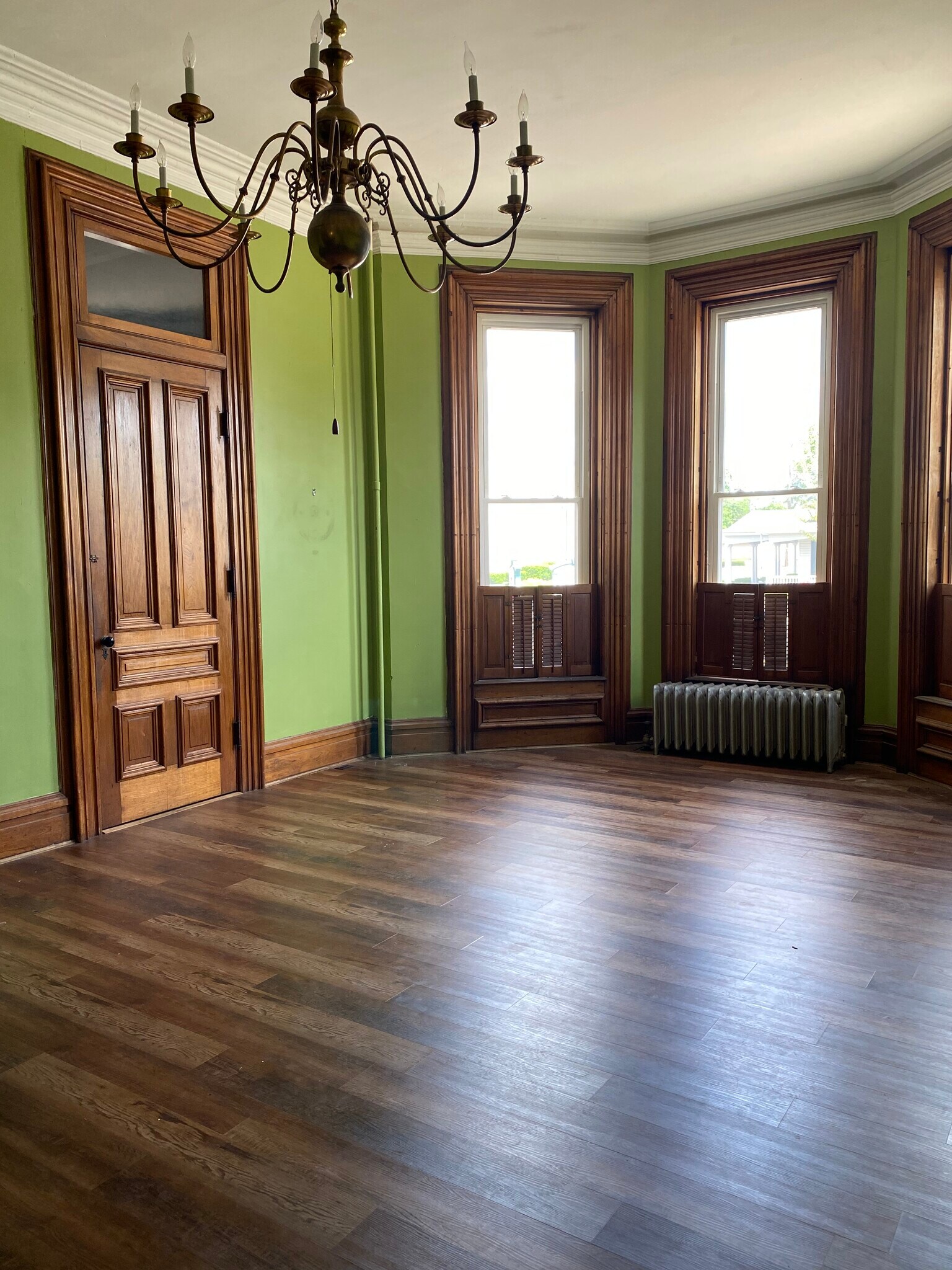 Building Photo - 223 E Main St