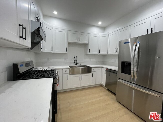 Building Photo - 1340 W 37th St