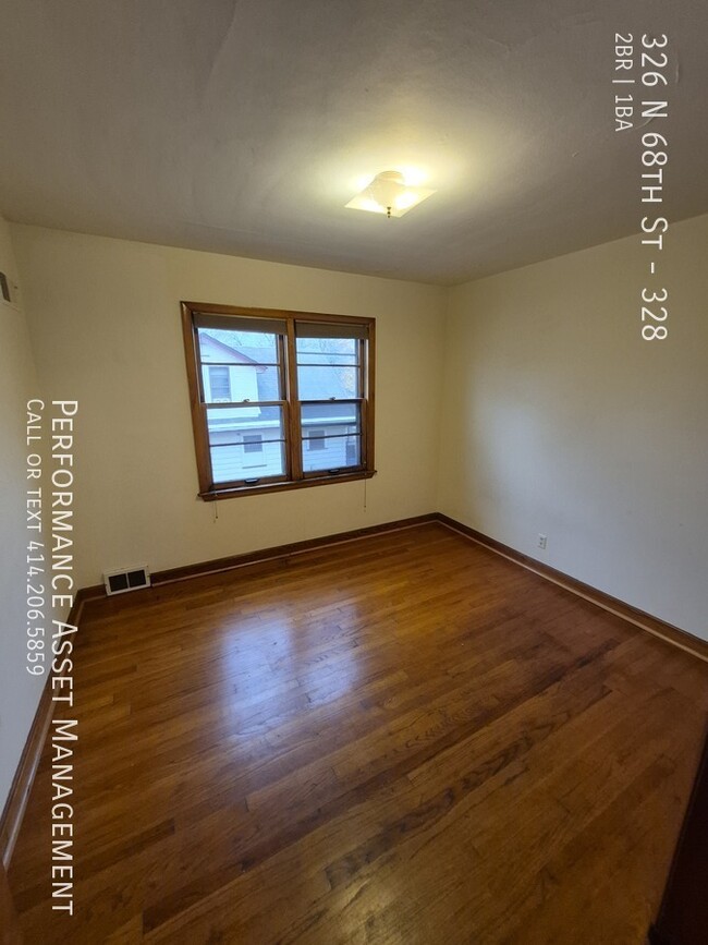 Building Photo - Charming 2BED/1BATH Wauwatosa Upper