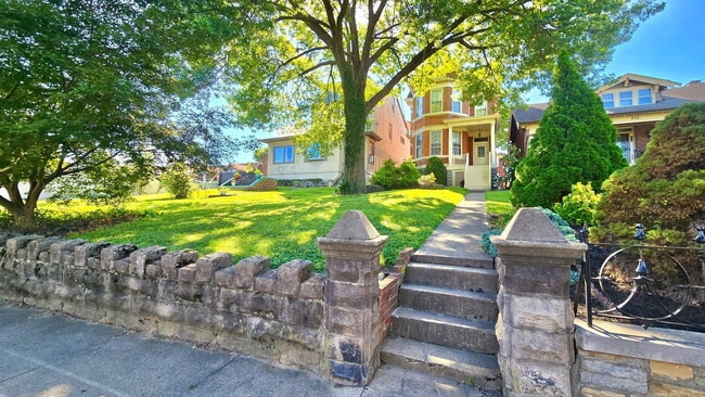 Building Photo - 214 Fairfield Ave