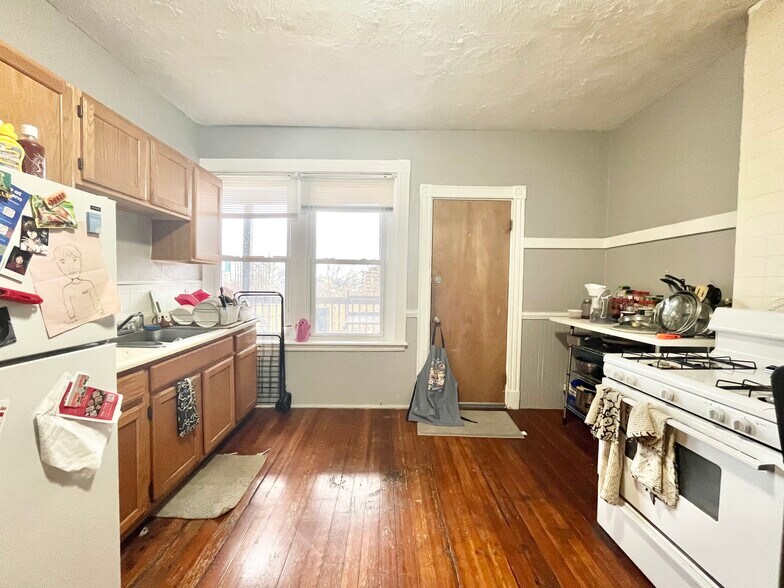 Building Photo - 96 Calumet St