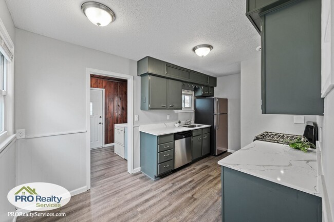 Building Photo - 2 Bedroom Home