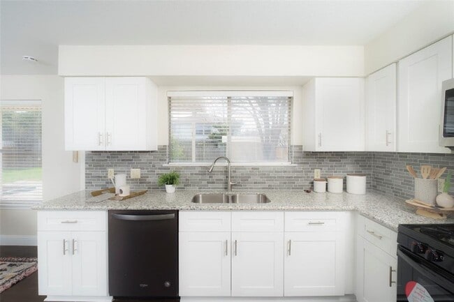 Building Photo - 2201 Broughton Ct