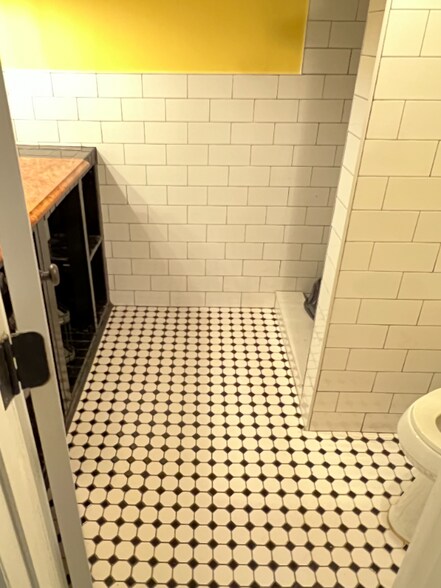 Building Photo - 219 Cumley Terrace