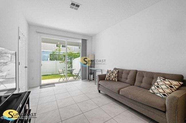 Building Photo - 8318 Zenith Cir