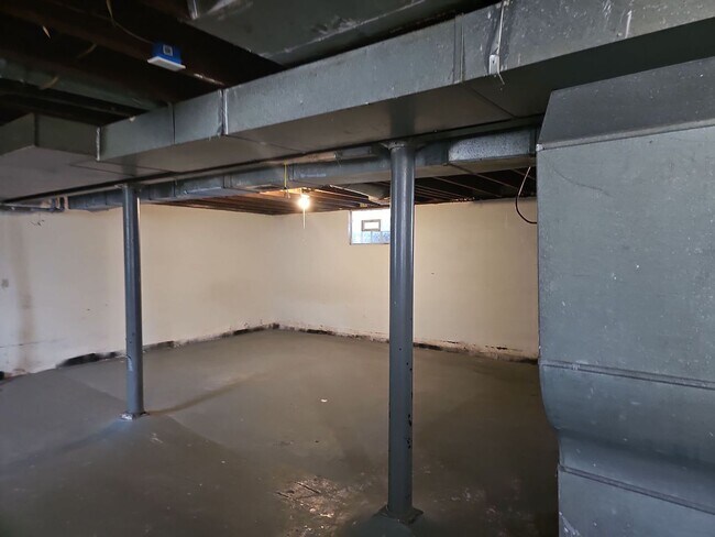 Building Photo - **$1000 Deposit Special** 4539 Mayhew Ave ...