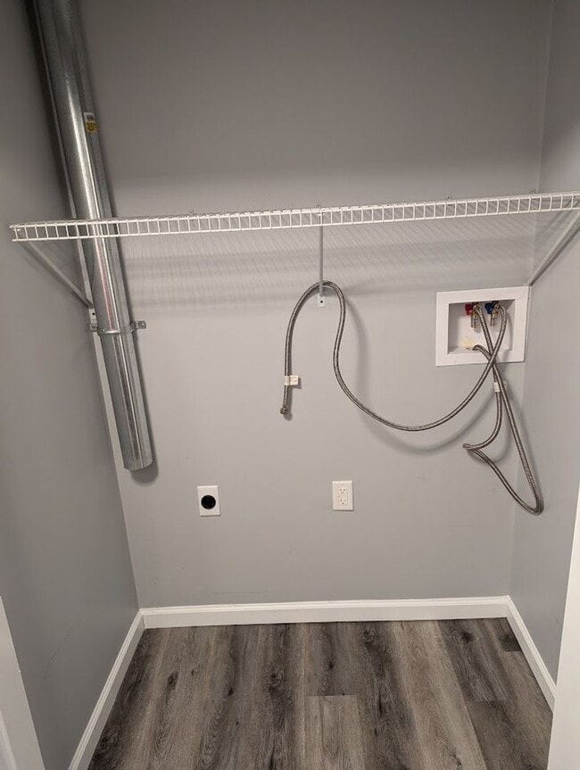 Building Photo - Dellwood Dream on Dennis