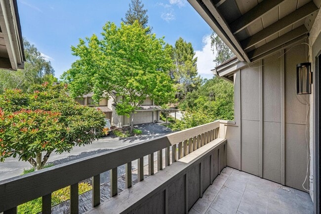 Building Photo - Luxury 3-Level Townhome in Highly Desirable Sharon Heights Neighborhood