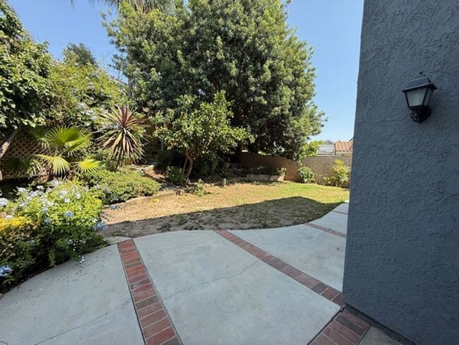 Building Photo - White Picket Fence Home in Irvine