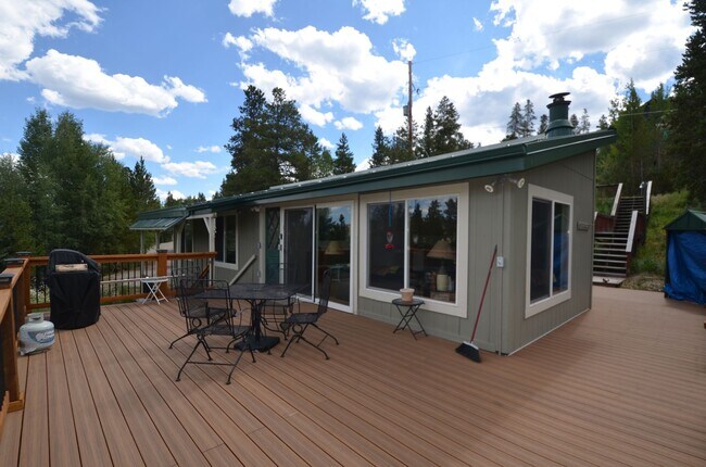 Building Photo - Peak 7 Home! Great Deck and Views! 9 month...
