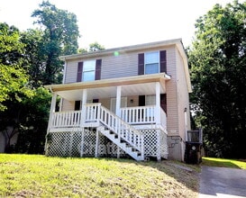 Building Photo - 712 East Ave