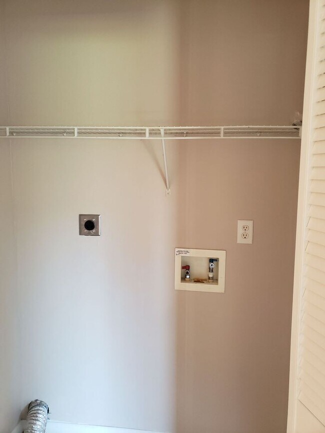 Building Photo - WR-16 Gebel 1101 Duplex