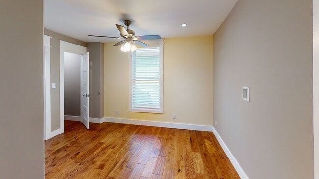 Building Photo - $1710 per Bedroom | 5BR/3BA in Fort Sander...