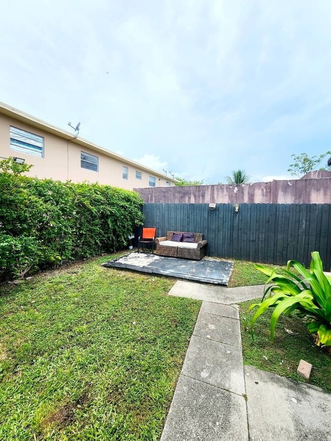 Building Photo - 350 SW 15th Ave