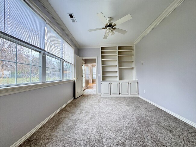 Building Photo - 3834 E Chadwick Dr