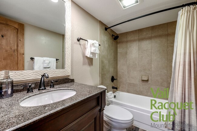 Building Photo - Annual Lease - 3BR, 3BA 3-level Townhome w...