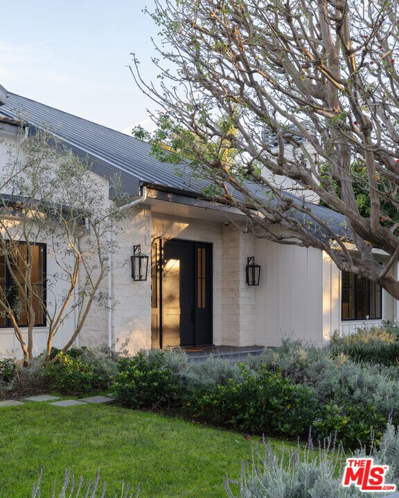 Building Photo - 550 Spoleto Dr
