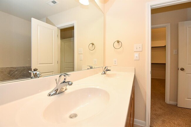Building Photo - 23818 Willow Haven Dr