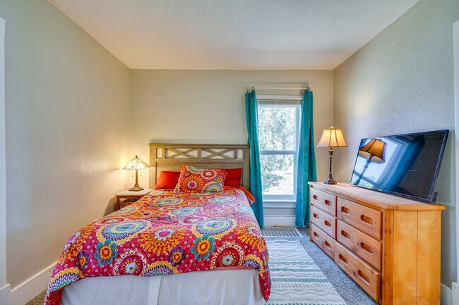 Building Photo - 2509 E Routt Ave