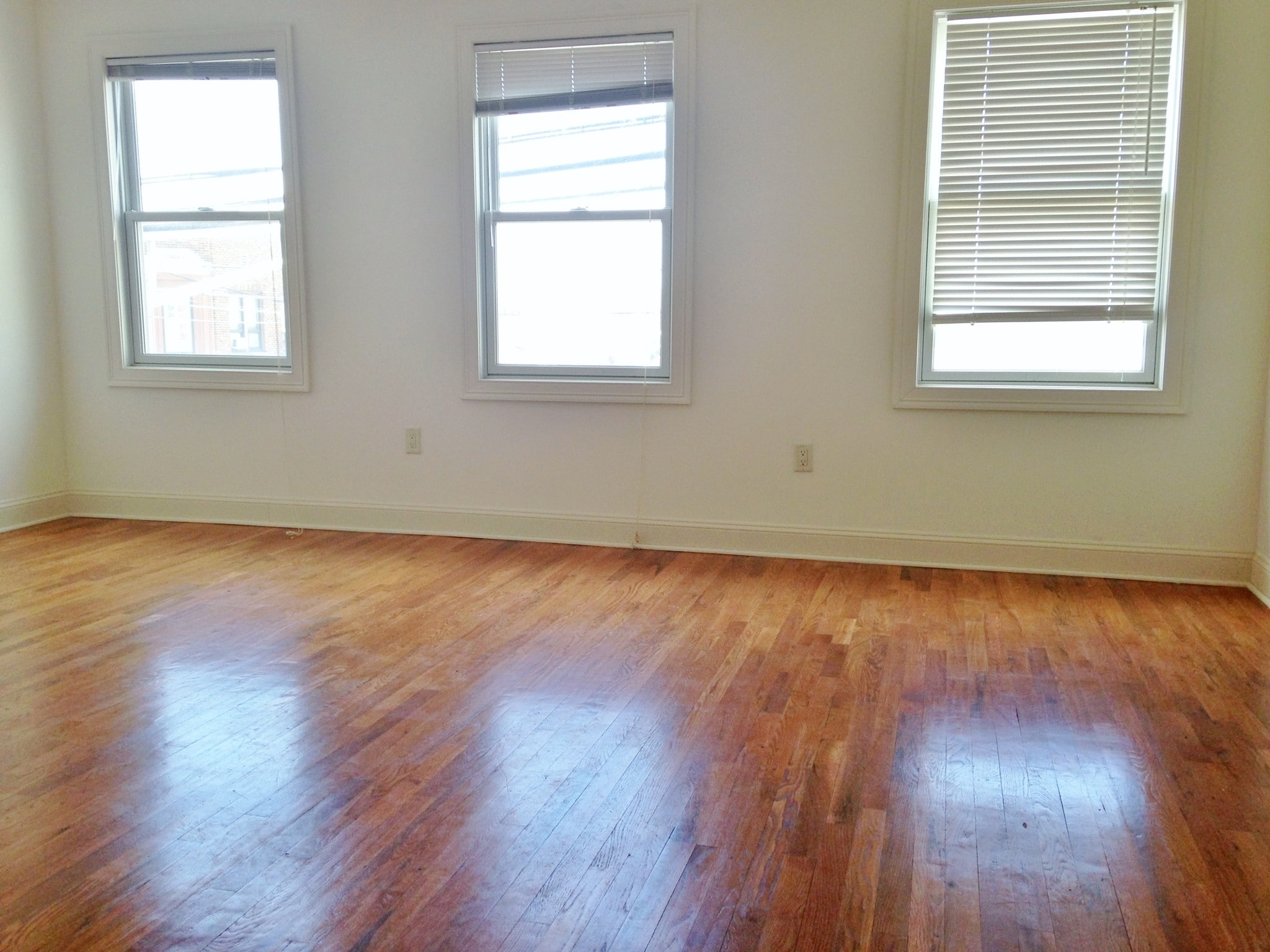 Building Photo - 2450 Lemoine Ave
