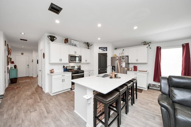 Building Photo - 403 Blanco Ln