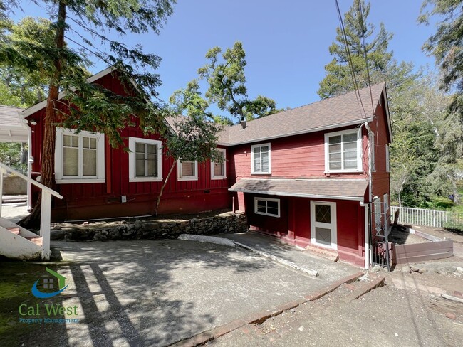 Primary Photo - $3,695 - Beautiful 3 BD/1.5 BA Home in Old...